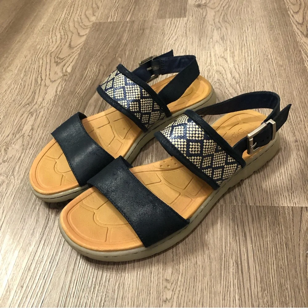 Born Boc Jorunn Sandals Blue White Geometric Aztec Flat Heel Buckle‎ Womens 8